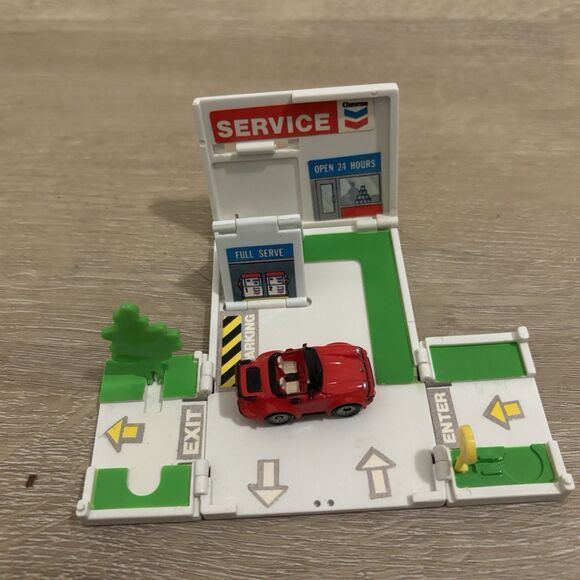 VTG Micro Machines Travel City Service Center Gas Station Playset & CAR Euc - Picture 1 of 5